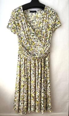 お値下げ中！！半袖花柄ワンピース（インナー付き）美品のサムネイル