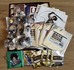 進撃の巨人 まとめ売り アクキー・アクスタ・缶バッジのサムネイル