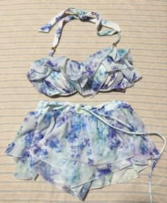 【未使用】花柄フリル セパレート水着 ビキニのサムネイル