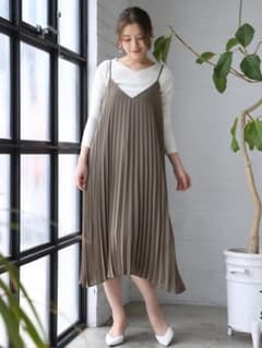 アース プリーツワンピース 新品のサムネイル