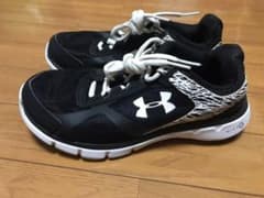 アンダーアーマー スニーカー(23cm)のサムネイル