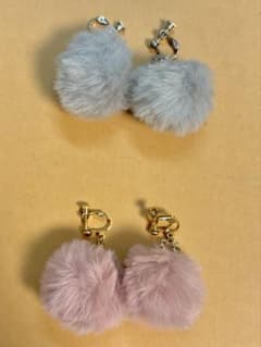 ファー イヤリング 2点セット グレー ピンクのサムネイル