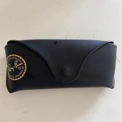 Ray-Ban ブラックサングラス ケース付きのサムネイル