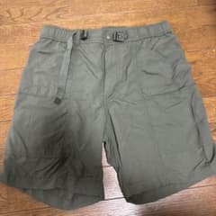 UNIQLO ショートパンツ オリーブのサムネイル