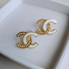 CHANEL ココマーク ピアス ゴールド ホワイト ノベルティ - メルカリ