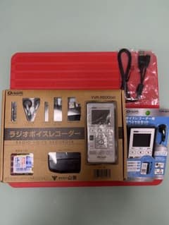 Qriom  山善　簡単　ラジオボイスレコーダー　白色　おまけ付き！のサムネイル