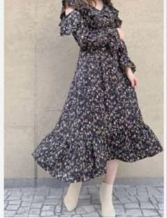スナイデル　フラワープリントワンピース　ウサギオンライン限定 オフショル　花柄のサムネイル