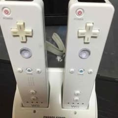 Wii リモコン二個 ＆ 充電パック二個＆充電スタンド りい様専用のサムネイル