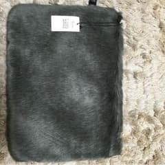 【新品】E hyphen 無地もこもこクラッチバッグのサムネイル