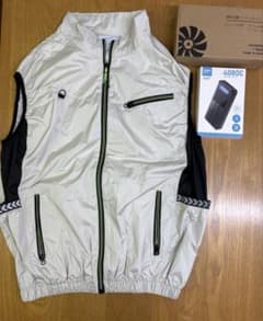 新品 ✨空調作業服 ファン付ベスト 40800mAhバッテリー 猛暑 熱中症対策のサムネイル