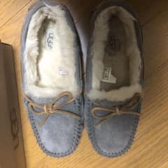 UGG ダコタのサムネイル