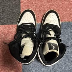 NIKE AIR JORDAN 1 MID ブラック ホワイトのサムネイル