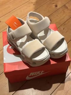 NIKE AIRMAX HALO 23cmベージュ/ホワイト 厚底サンダルのサムネイル