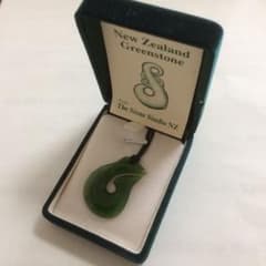 ニュージーランド  グリーンストーン 民芸品 工芸品のサムネイル