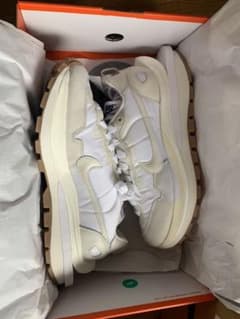 NIKE sacai ヴェイパーワッフル　28cm ホワイト　スニーカーズのサムネイル