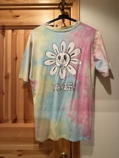 TWICE WORLD IN A DAY Tシャツ　Bタイプのサムネイル