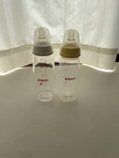 ピジョン　スリムタイプ哺乳瓶 200ml ガラス製とプラスチック製の２本セットのサムネイル