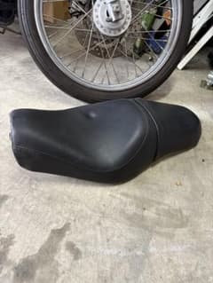 Sportster スポーツスター 純正シート 04-06年 XL1200で使用のサムネイル