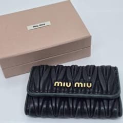 ミュウミュウ マテラッセ 6連キーケース 黒 5PG222 付属品有 - メルカリ
