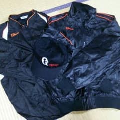 読売新聞でもらった巨人軍ジャンパー三点セットのサムネイル