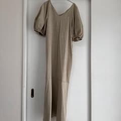 ベージュ系 ロングワンピース 半袖　美品　カプリシュレマージュのサムネイル