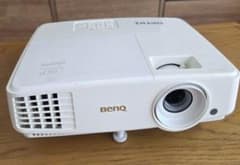 BenQ プロジェクターMW529のサムネイル