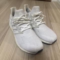 adidas UltraBOOST ホワイト スニーカーのサムネイル