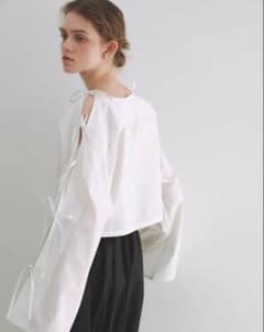 Cygne 코뿔소토오풍 리본 탑스 화이트