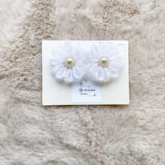 【スワロ付】ふわふわフラワーピアス♡ハンドメイドのサムネイル