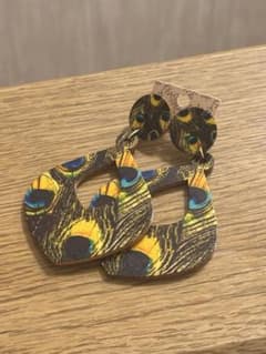 孔雀柄の大ぶりピアス　未着用❣️一点物❣️のサムネイル