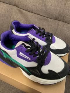 アディダス　ファルコンのサムネイル