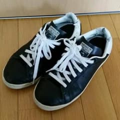 スタンスミスのスニーカーのサムネイル