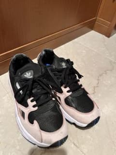 スニーカーのサムネイル
