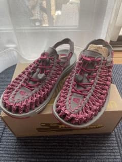 新品未使用 KEEN UNEEK キーン ユニーク 23.5cmのサムネイル