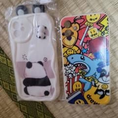 iPhone11ケース パンダとカラフルデザイン2点セットのサムネイル