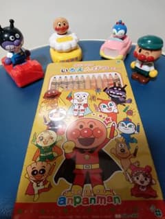 アンパンマン いろえんぴつ 12色セットとブロック人形・ガチャ人形のサムネイル