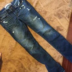 値下げ中Abercrombie&Fitchダメージジーンズのサムネイル