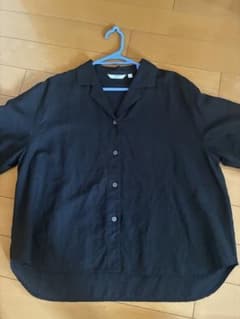 UNIQLO 黒 半袖シャツ XLサイズのサムネイル