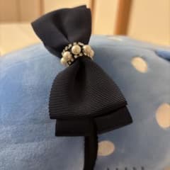 ネイビー リボン カチューシャ パール ビジューのサムネイル