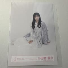 櫻坂46 小田倉麗奈 生写真 5thTOUR2025 シルバー衣装 座り - メルカリ