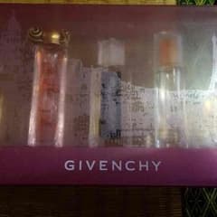GIVENCHYの香水セットのサムネイル