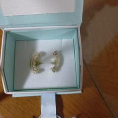 ゴールドカラー バゲットカットストーン ピアスのサムネイル