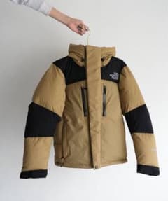 THE NORTH FACE ダウンジャケット ベージュ黒のサムネイル