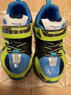 瞬足 スニーカーのサムネイル