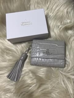 Vivienne Westwood 三つ折り財布 グレー タッセル - メルカリ