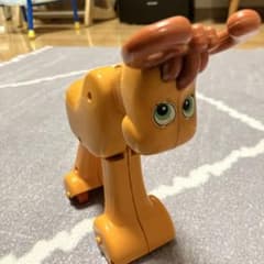 オレンジ色の鹿型おもちゃのサムネイル