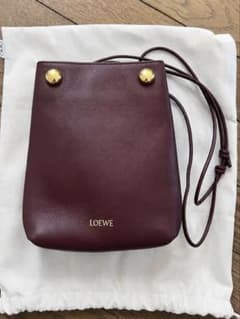 LOEWE ロエベ ペブルポーチ バーガンディ 新品未使用 完売品 保存袋付 LOEWE ロエベ ペブルポーチ バーガンディ 新品未使用 完売品 保存袋付