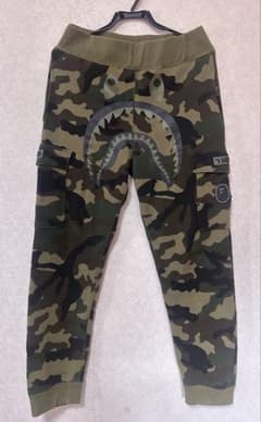 エイプ×UNDEFEATEDコラボ シャーク スウェットパンツ Mサイズのサムネイル