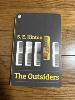 S. E. Hinton The Outsidersのサムネイル