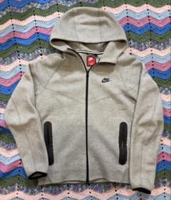 NIKEテックフリース　グレー　dripコーデ　正規品のサムネイル